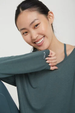 Tala AIRLAYER CUT OUT SHOULDER LONG SLEEVE TOP - LAKE GREEN -Sportswear Store 20221115 Tala 22 040