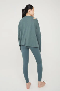 Tala AIRLAYER CUT OUT SHOULDER LONG SLEEVE TOP - LAKE GREEN -Sportswear Store 20221115 Tala 22 053