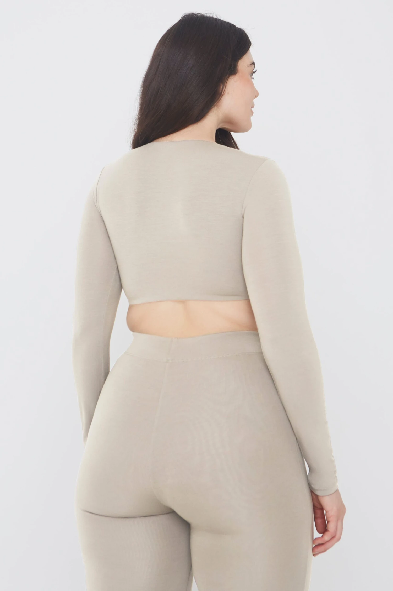 Tala 365 TWIST FRONT LONG SLEEVE CROP TOP - SAND 2 Tala 365 TWIST FRONT LONG SLEEVE CROP TOP - SAND - Image 2