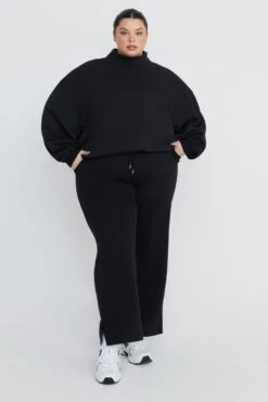 Tala OFF DUTY MOCK NECK CLUB SWEATSHIRT- BLACK -Sportswear Store 230216 Tala SHOT 24 1426 8f2f7b51 d376 4be9 a057 d03ca4ed088e