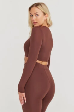 Tala 365 LONG SLEEVE CROP TOP - CHOCOLATE -Sportswear Store 230317 365 17 Chocolate Longsleeve 906 80a2af88 994a 49bd af43 a5f5c7346c9d