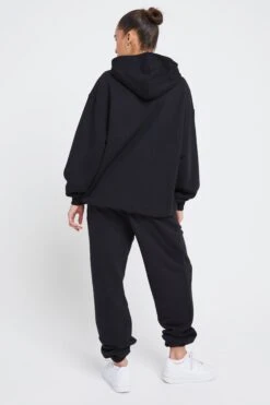 Tala CLUB CUFFED JOGGER - BLACK -Sportswear Store 23 01 31 TALA Shot 035 1986 22c5222b a3ff 4a98 8dbf fc7664ca68fa