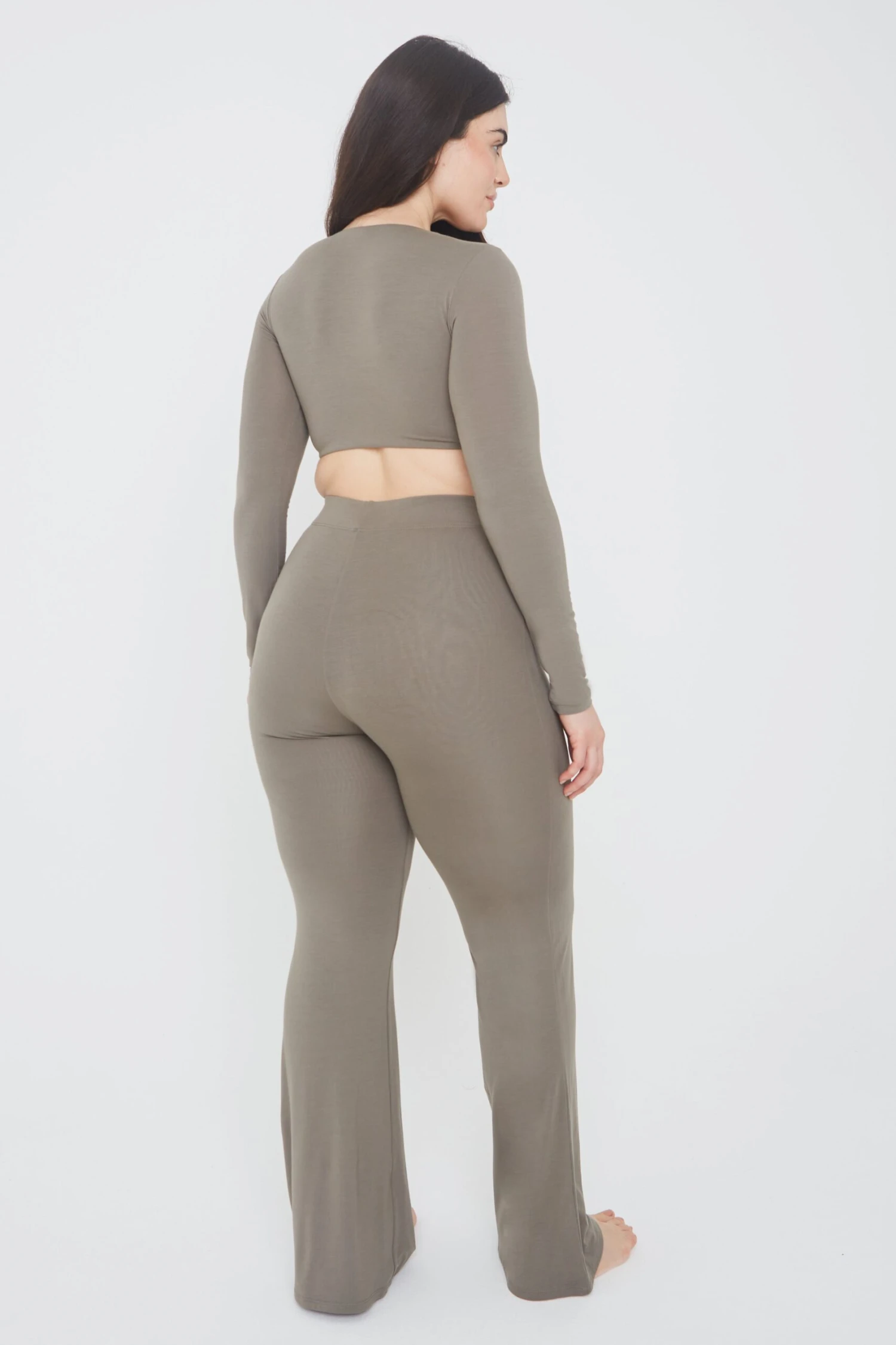 Tala 365 TWIST FRONT LONG SLEEVE CROP TOP - VINTAGE KHAKI 2 Tala 365 TWIST FRONT LONG SLEEVE CROP TOP - VINTAGE KHAKI - Image 2