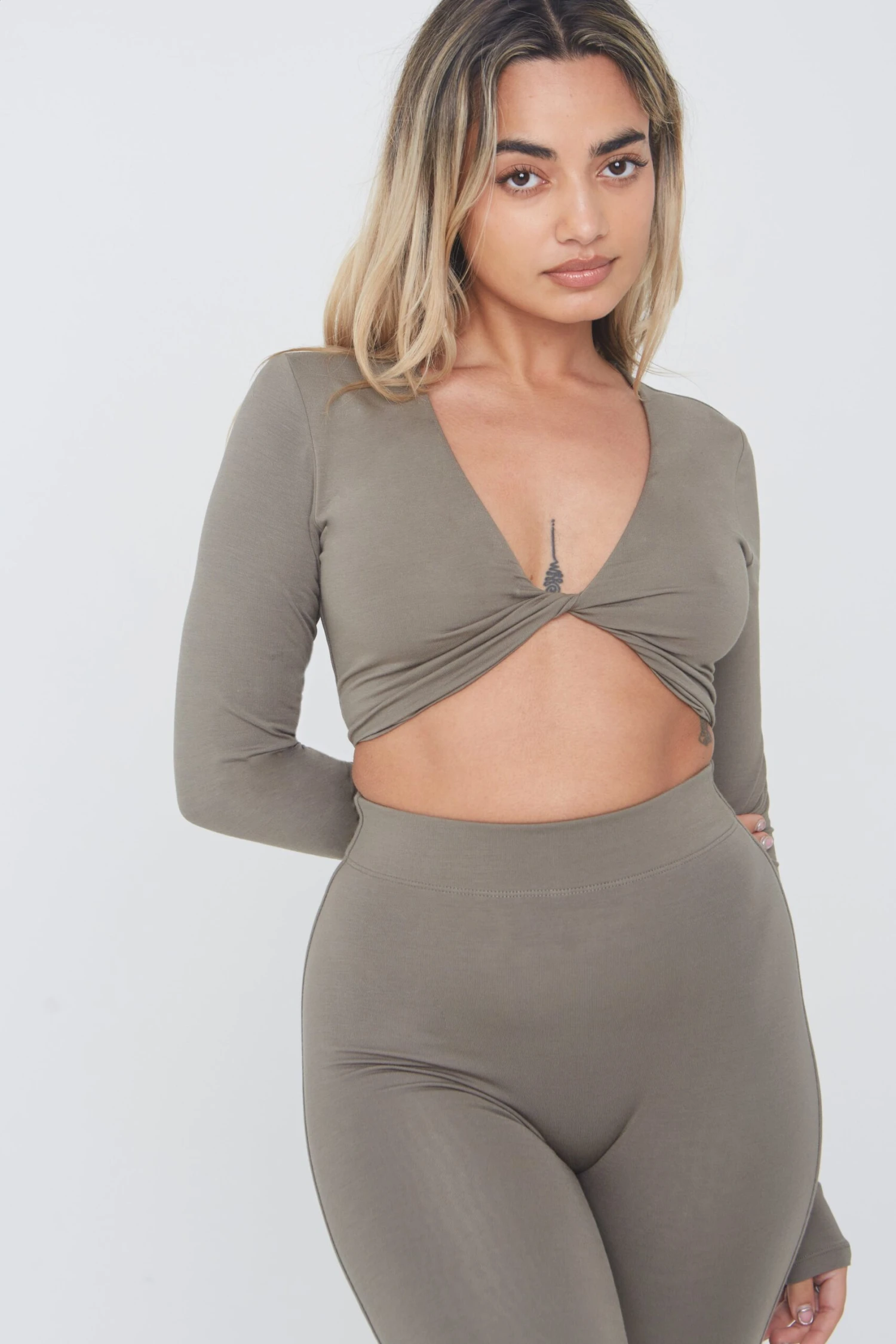 Tala 365 TWIST FRONT LONG SLEEVE CROP TOP - VINTAGE KHAKI 3 Tala 365 TWIST FRONT LONG SLEEVE CROP TOP - VINTAGE KHAKI - Image 3