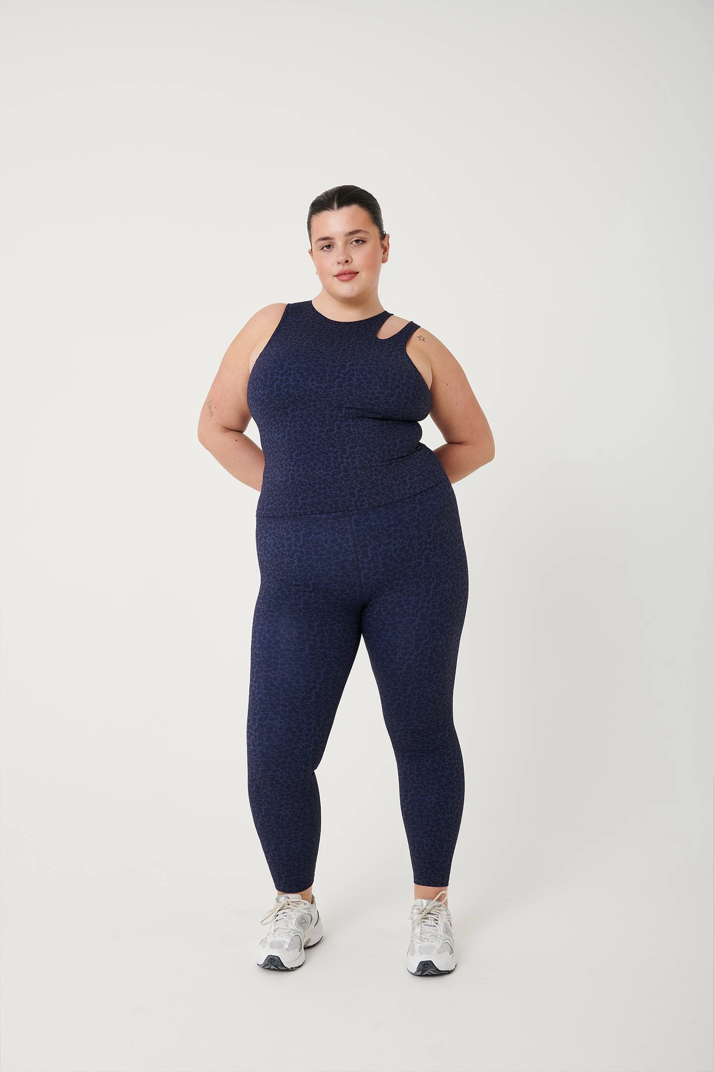 Tala SKINLUXE HIGH WAISTED LEGGING - NAVY PRINT 2 Tala SKINLUXE HIGH WAISTED LEGGING - NAVY PRINT - Image 2