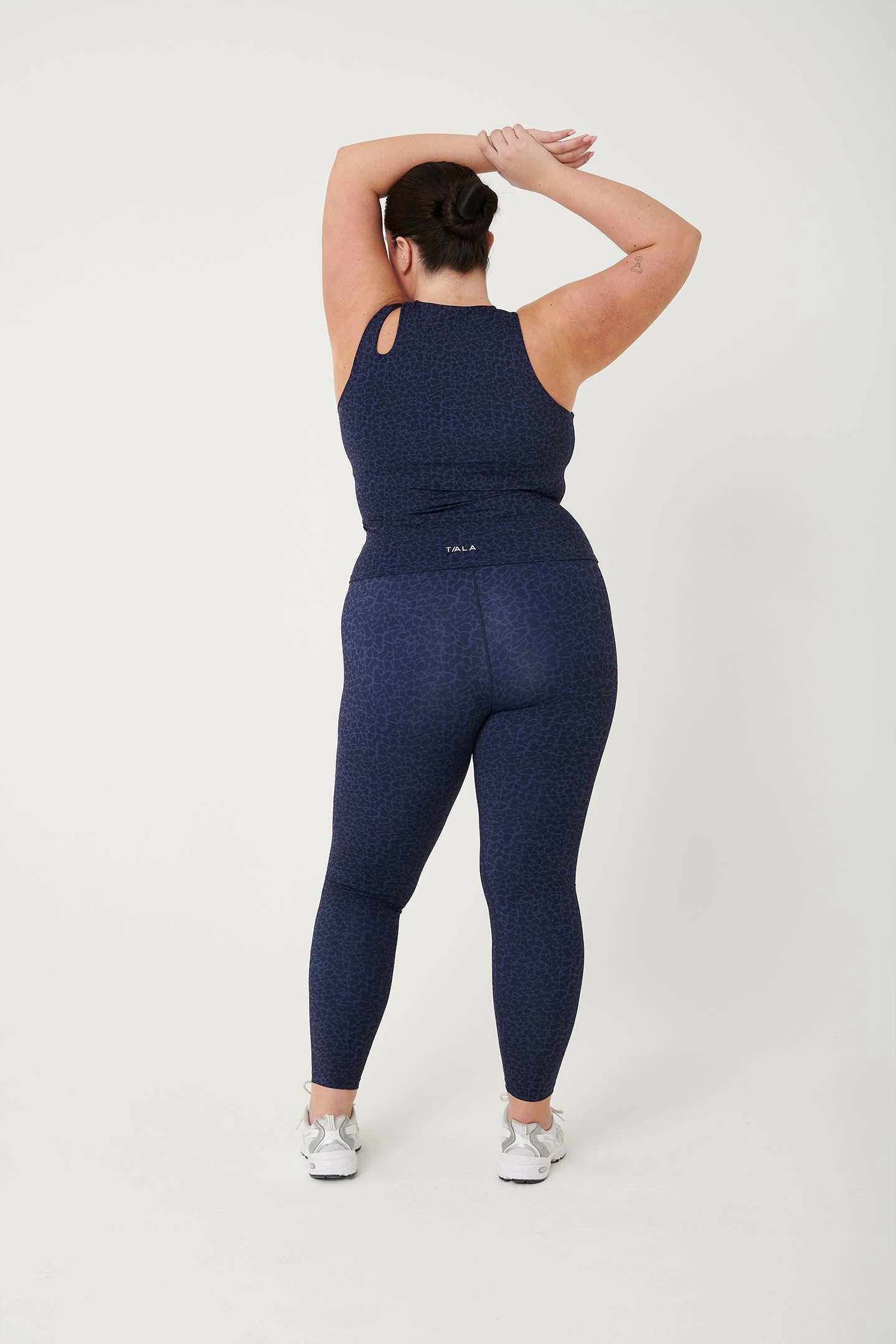 Tala SKINLUXE HIGH WAISTED LEGGING - NAVY PRINT 3 Tala SKINLUXE HIGH WAISTED LEGGING - NAVY PRINT - Image 3