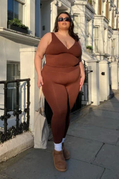 Tala DAYFLEX BUILT-IN SUPPORT V NECK VEST - WALNUT -Sportswear Store DAYFLEX RESTOCK WALNUT VEST LEGGINGS 18c34675 fe21 4593 9b72 f8b2311dfdd6