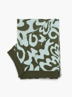 Lit Leisure Throw Blanket With Harness