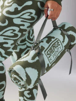 Lit Leisure Throw Blanket With Harness 8 Lit Leisure Throw Blanket With Harness -Sportswear Store LIT LEISURE THROW BLANKET WITH HARNESS AC2354456 5842 3 1200x1600 1