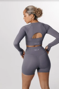 Tala SKINLUXE CROP KEYHOLE LONG SLEEVE TOP - TORNADA GREY 9 Tala SKINLUXE CROP KEYHOLE LONG SLEEVE TOP - TORNADA GREY -Sportswear Store Screenshot2021 09 23at10.18.50