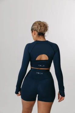 Tala SKINLUXE CROP KEYHOLE LONG SLEEVE TOP - NAVY -Sportswear Store Screenshot2021 11 05at12.26.33