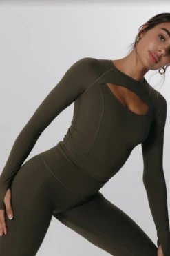 Tala SKINLUXE CUT OUT LONG SLEEVE TOP - KHAKI -Sportswear Store Screenshot2021 11 05at12.30.33