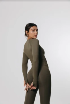 Tala SKINLUXE CUT OUT LONG SLEEVE TOP - KHAKI -Sportswear Store Screenshot2021 11 05at12.31.12