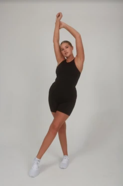 Tala SKINLUXE BUILT-IN SUPPORT HIGH NECK VEST - SHADOW BLACK 9 Tala SKINLUXE BUILT-IN SUPPORT HIGH NECK VEST - SHADOW BLACK -Sportswear Store Screenshot2022 04 06at14.33.49