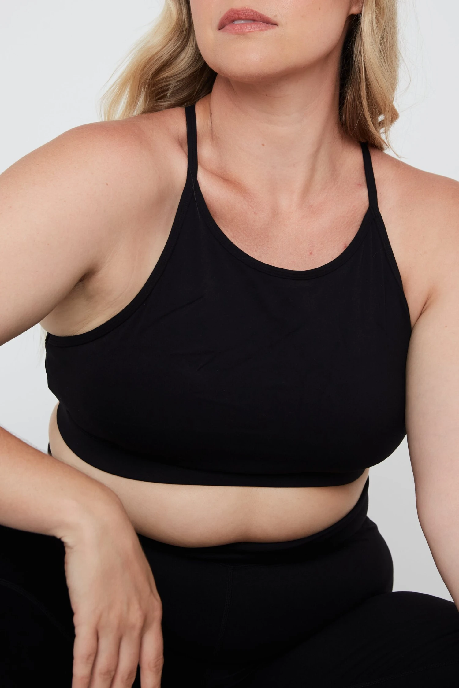 Tala DAYFLEX HIGH NECK KEYHOLE SPORTS BRA - SHADOW BLACK 4 Tala DAYFLEX HIGH NECK KEYHOLE SPORTS BRA - SHADOW BLACK - Image 4