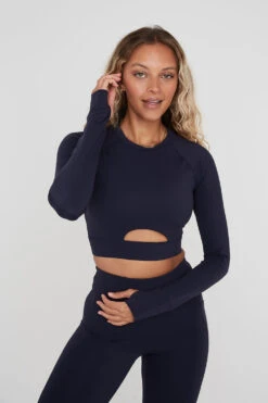 Tala SKINLUXE LONG SLEEVE CROP KEYHOLE TOP - NAVY 11 Tala SKINLUXE LONG SLEEVE CROP KEYHOLE TOP - NAVY -Sportswear Store TALASkinluxe Borgecom 03 008