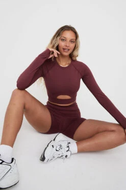 Tala SKINLUXE LONG SLEEVE CROP KEYHOLE TOP - DARK CHERRY -Sportswear Store TALASkinluxe Borgecom 17 056