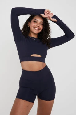 Tala SKINLUXE LONG SLEEVE CROP KEYHOLE TOP - NAVY 8 Tala SKINLUXE LONG SLEEVE CROP KEYHOLE TOP - NAVY -Sportswear Store TALASkinluxe Borgecom 23 059