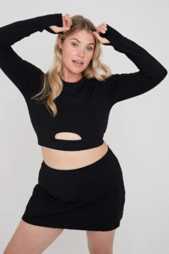 Tala SKINLUXE LONG SLEEVE CROP KEYHOLE TOP - SHADOW BLACK -Sportswear Store TALASkinluxe Borgecom 31 036